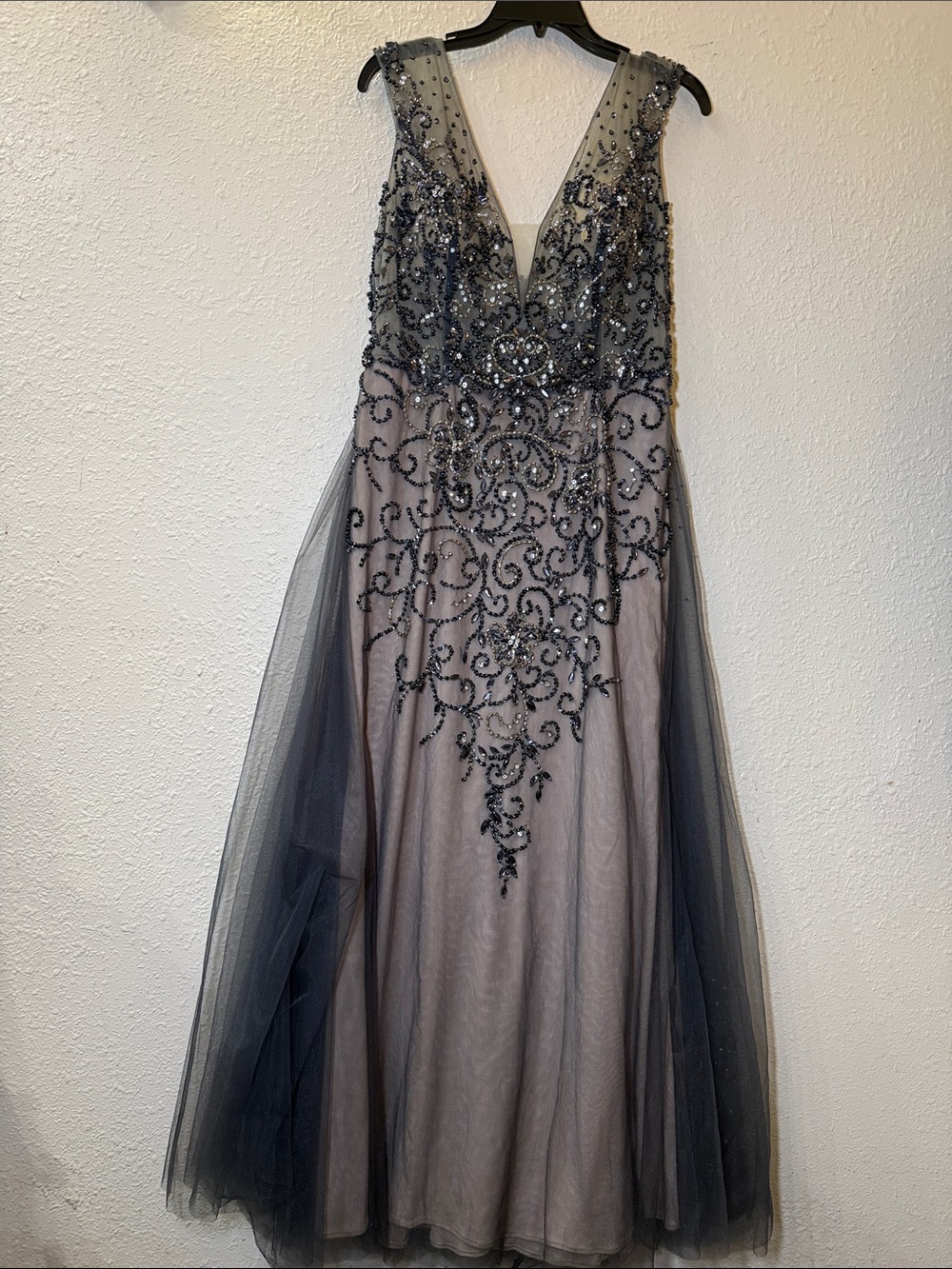 Amelia couture V-Neck Tulle Prom Dress in Gray